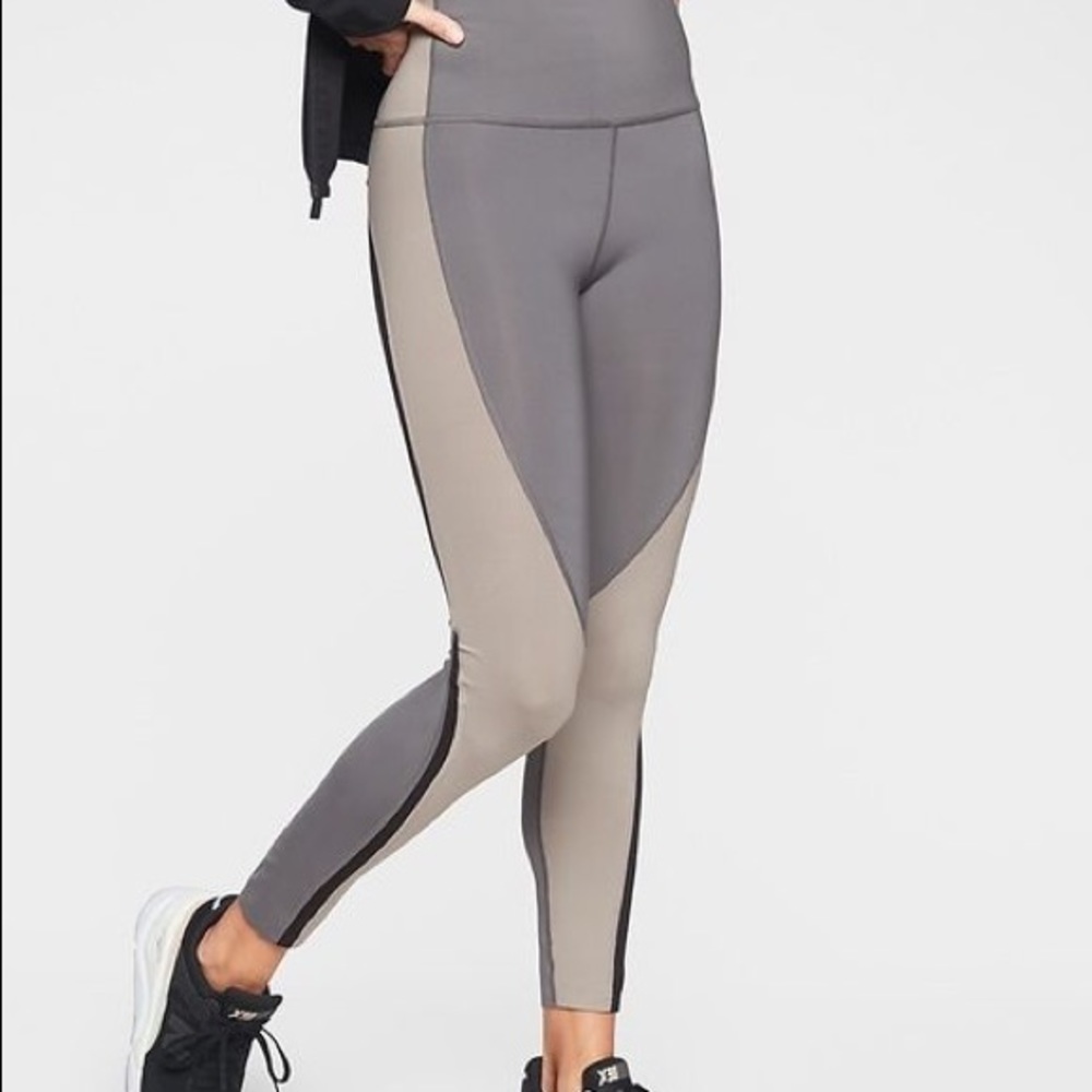 Athleta Spar Colorblock 7/8 Tight in Silver Bells